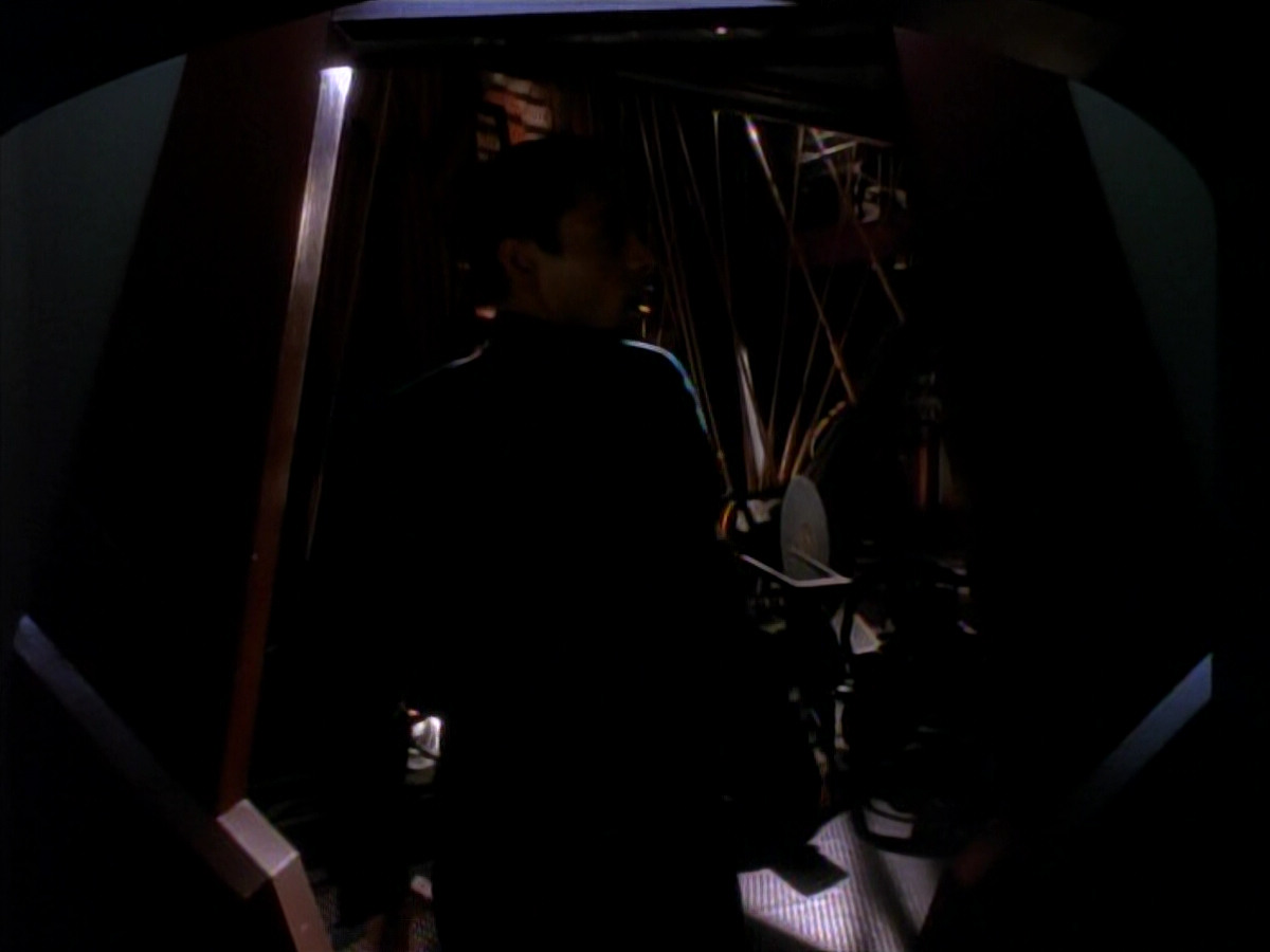extant_StarTrek_DS9_3x18-DistantVoices_00842.jpg