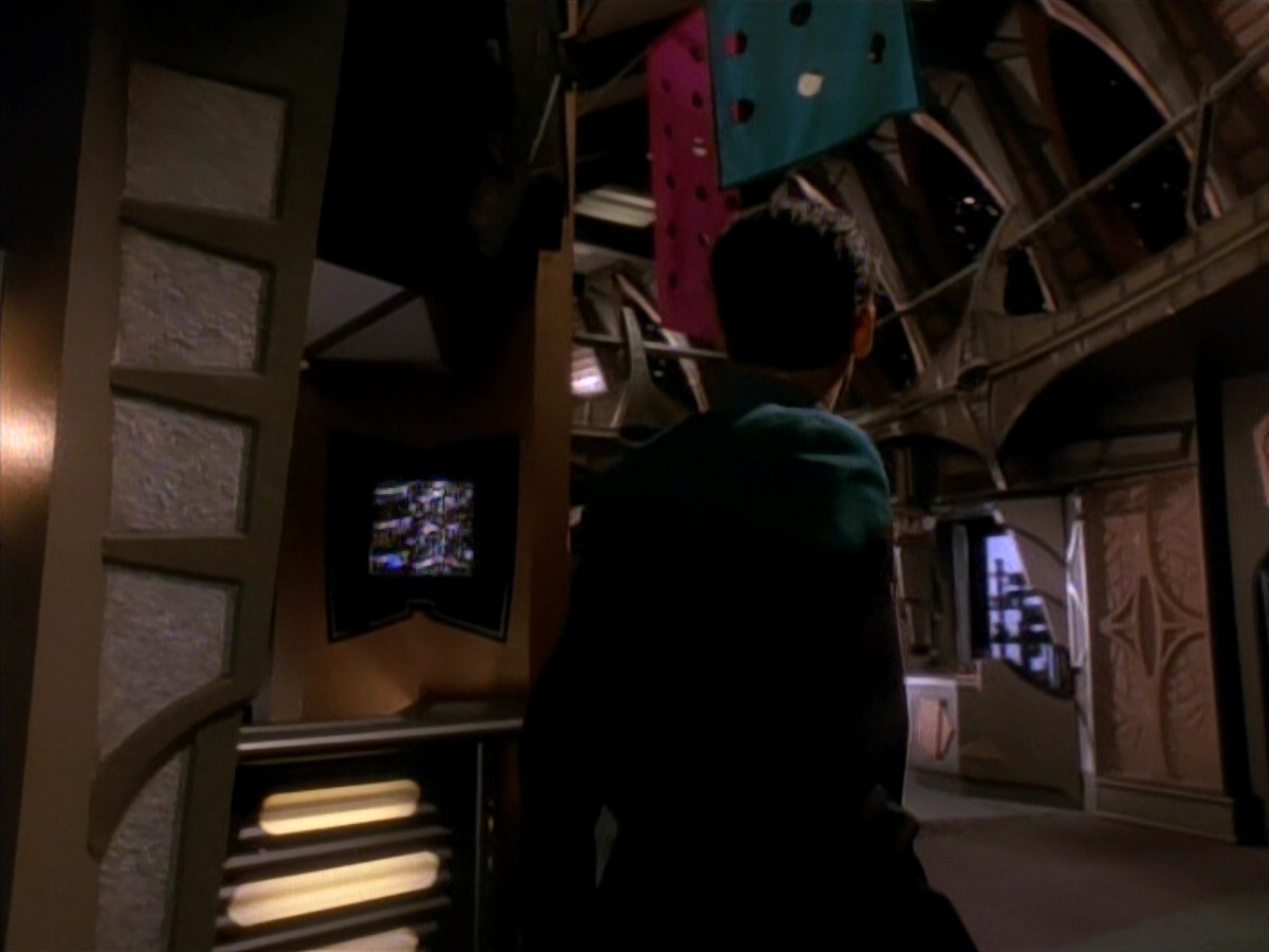 extant_StarTrek_DS9_3x18-DistantVoices_00850.jpg