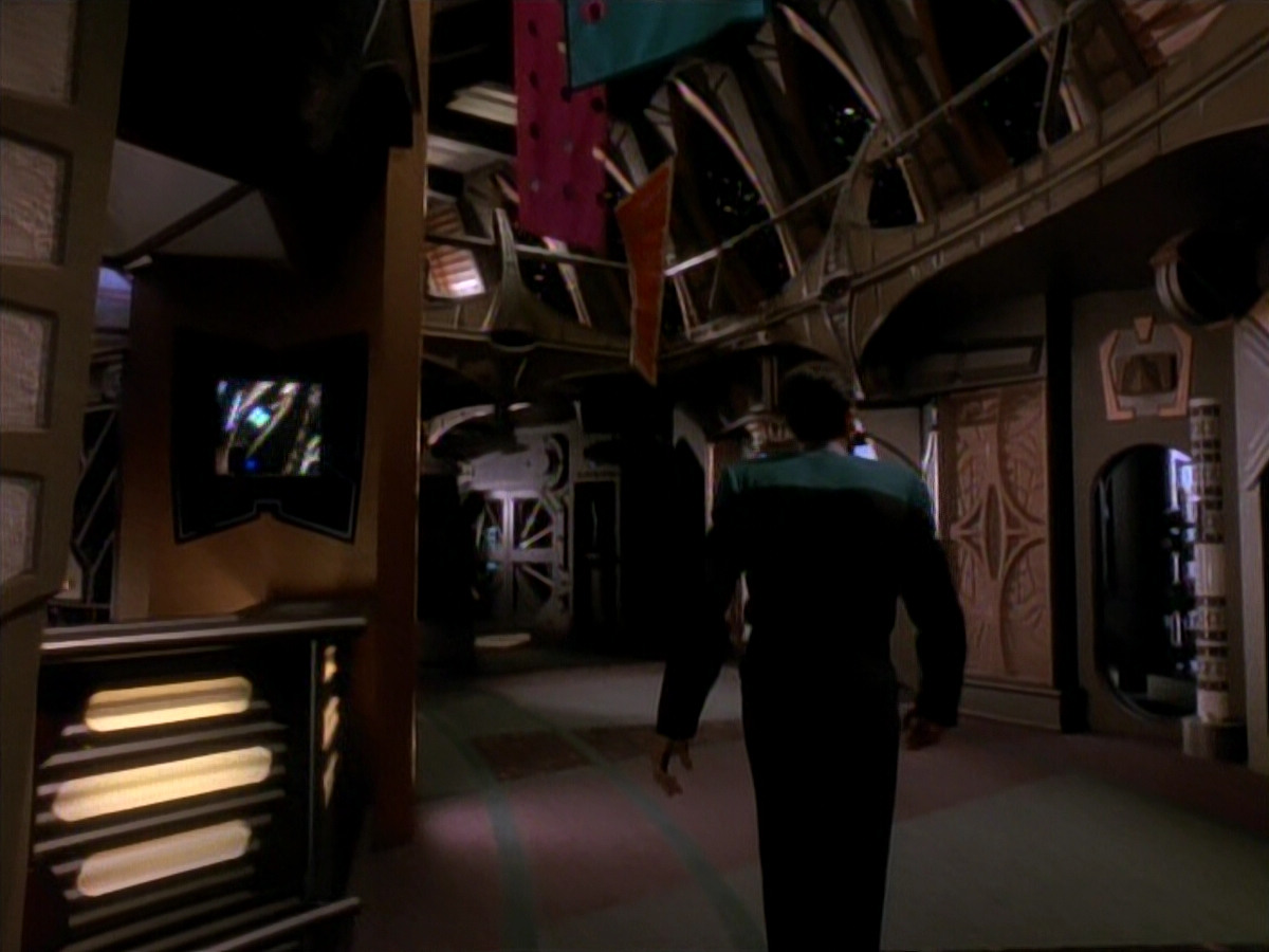 extant_StarTrek_DS9_3x18-DistantVoices_00852.jpg