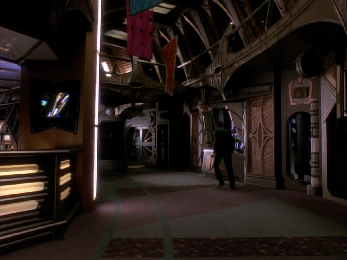 extant_StarTrek_DS9_3x18-DistantVoices_00858.jpg