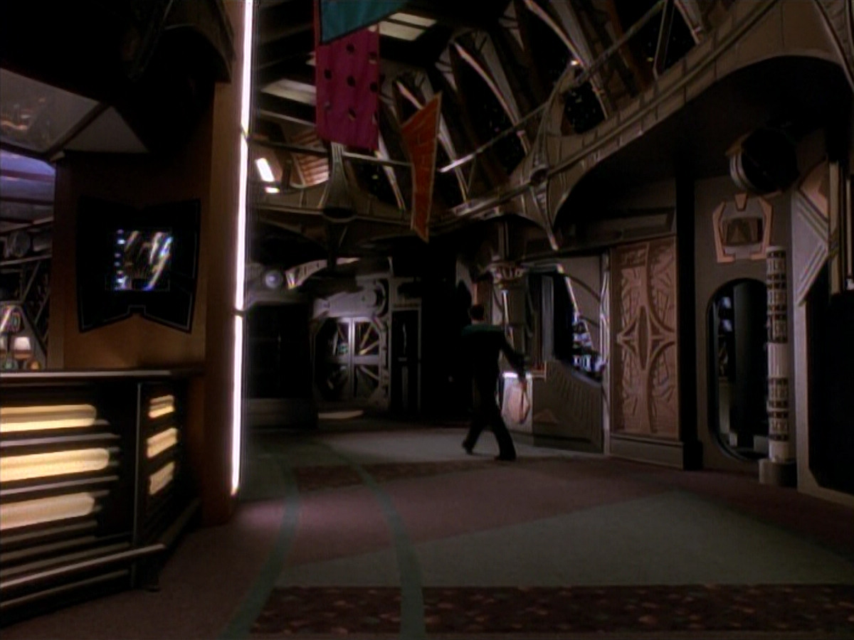 extant_StarTrek_DS9_3x18-DistantVoices_00859.jpg
