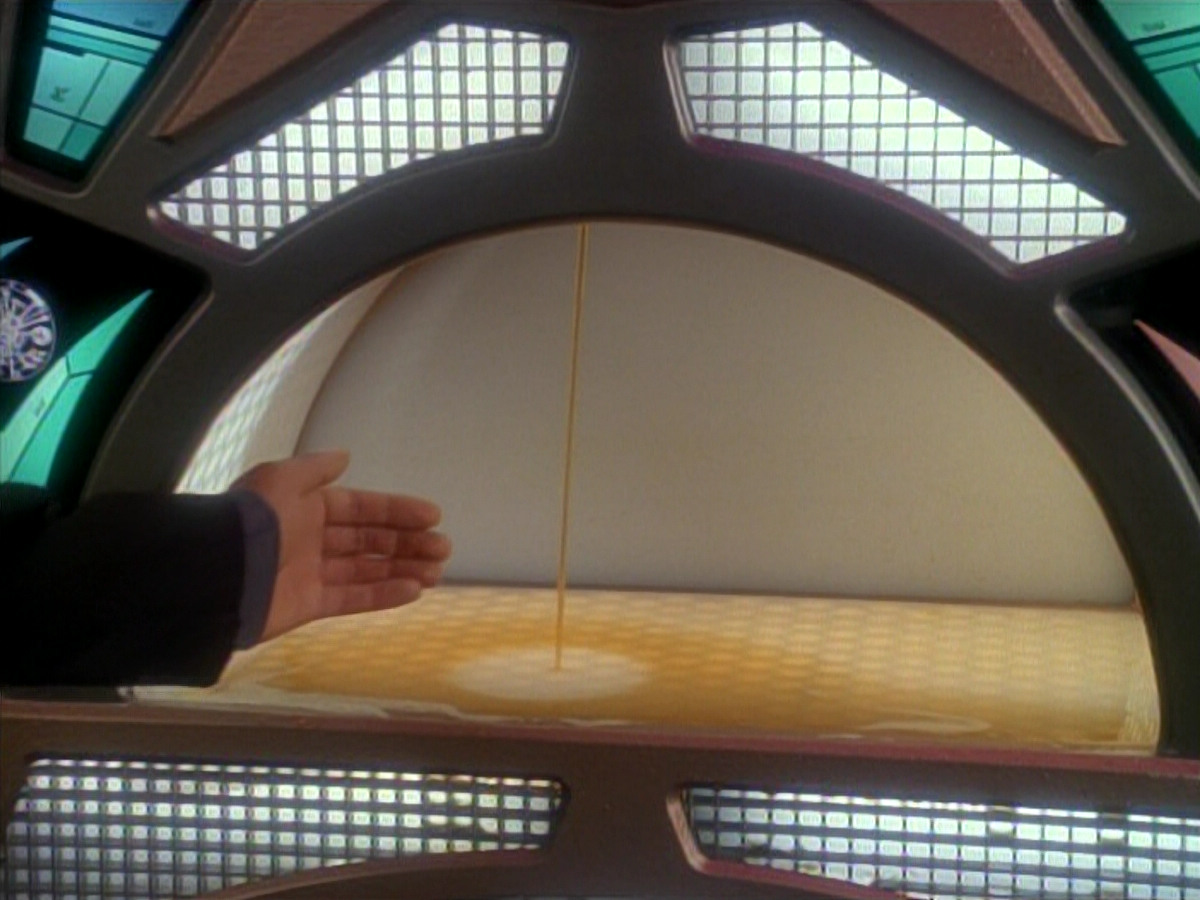 extant_StarTrek_DS9_3x18-DistantVoices_00863.jpg