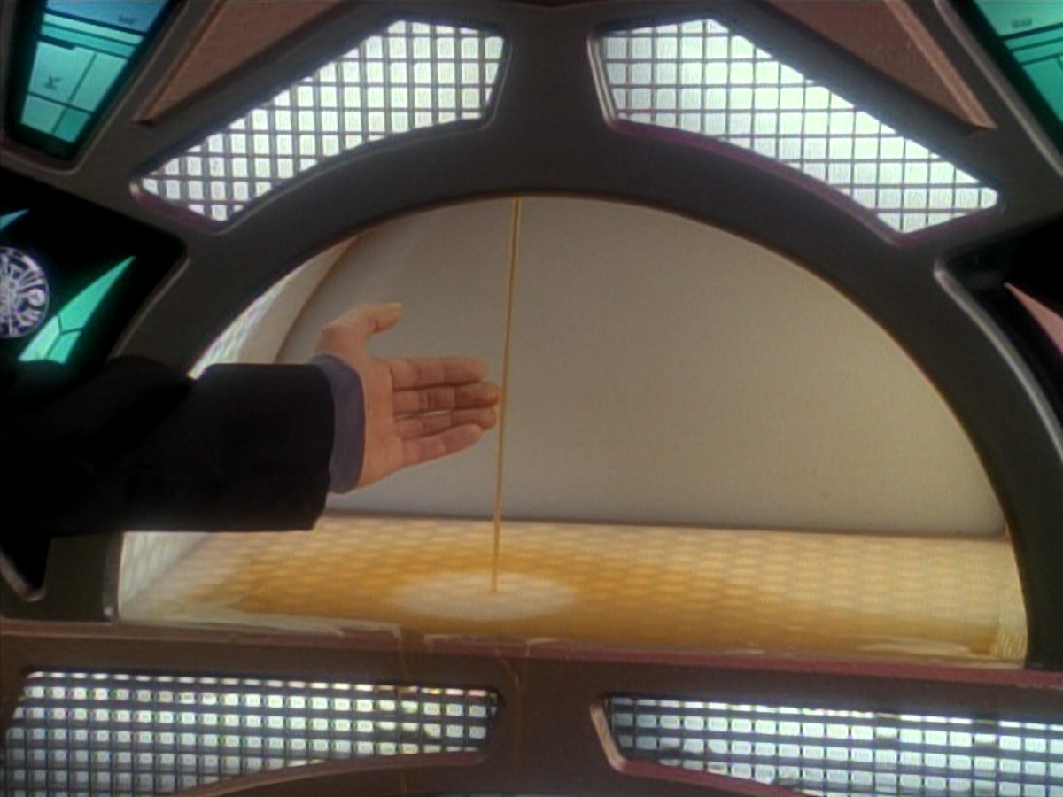 extant_StarTrek_DS9_3x18-DistantVoices_00865.jpg