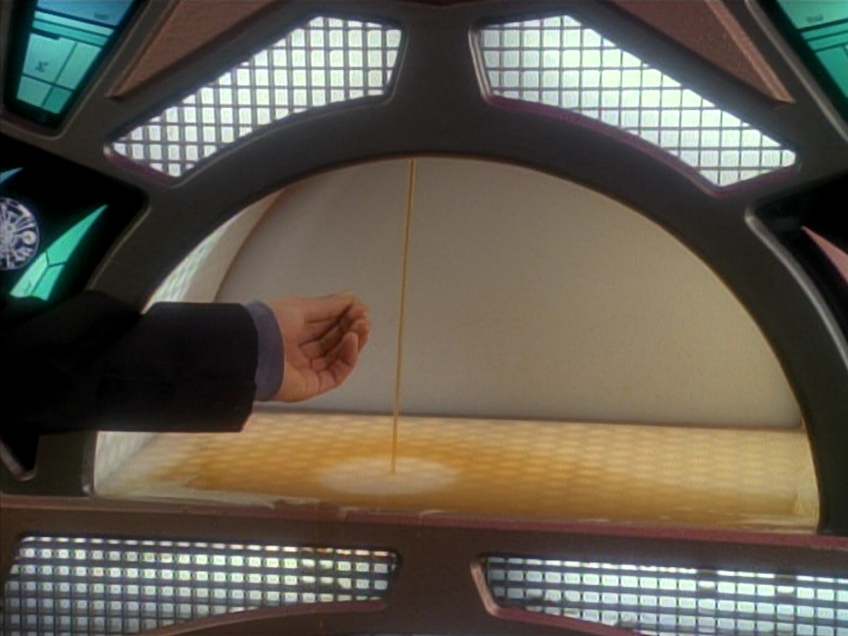 extant_StarTrek_DS9_3x18-DistantVoices_00867.jpg