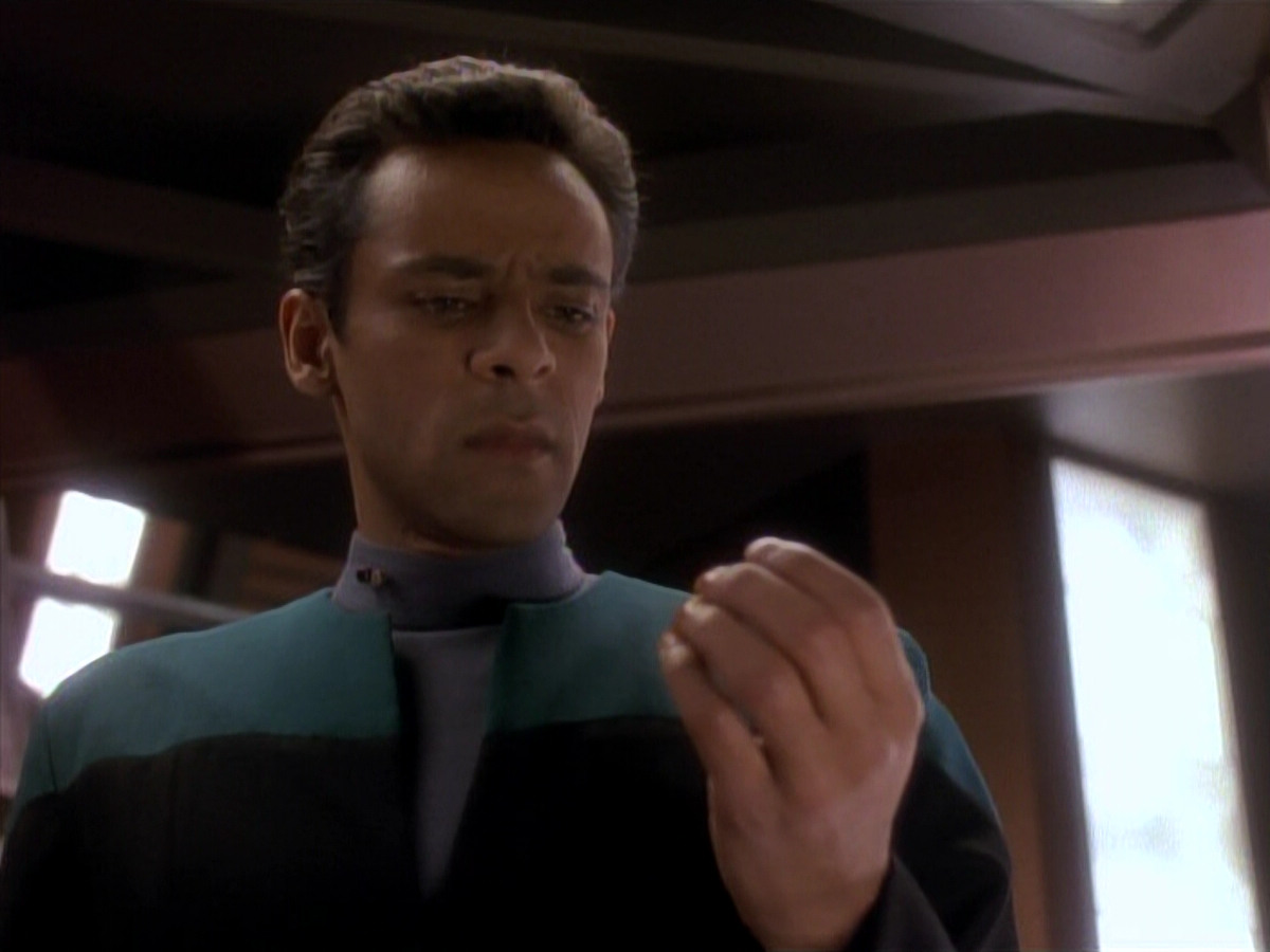 extant_StarTrek_DS9_3x18-DistantVoices_00874.jpg