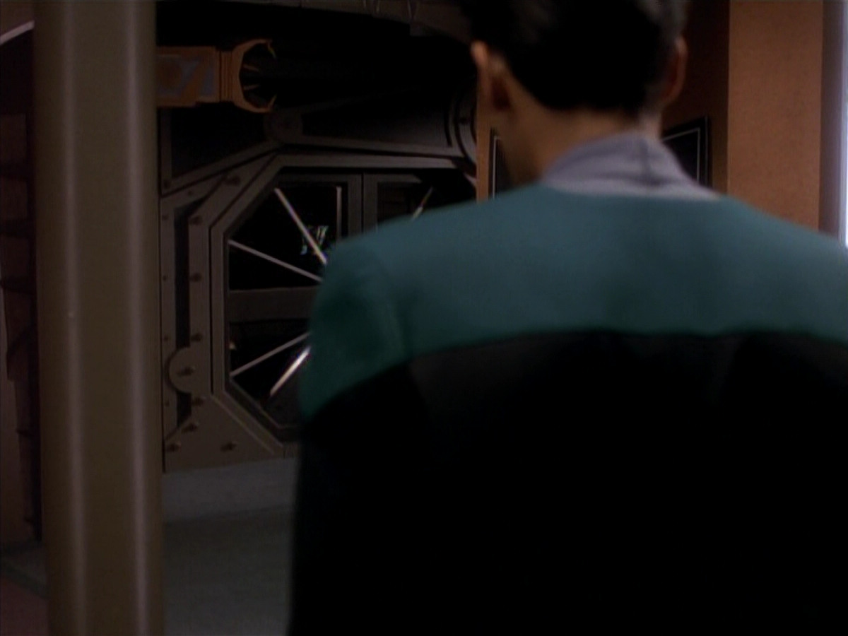 extant_StarTrek_DS9_3x18-DistantVoices_00890.jpg