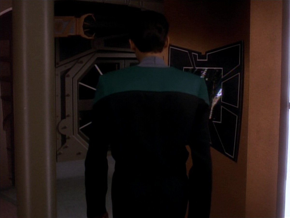extant_StarTrek_DS9_3x18-DistantVoices_00892.jpg