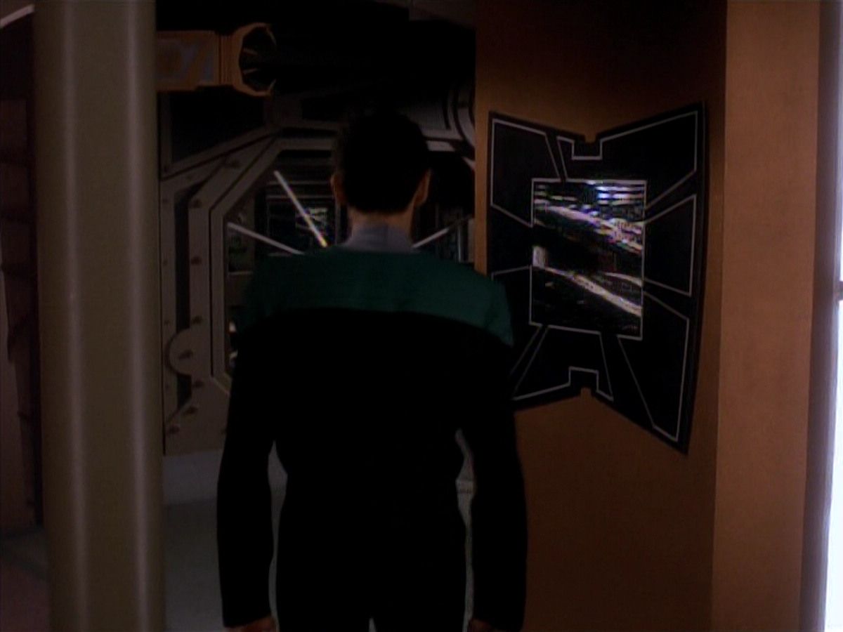 extant_StarTrek_DS9_3x18-DistantVoices_00893.jpg