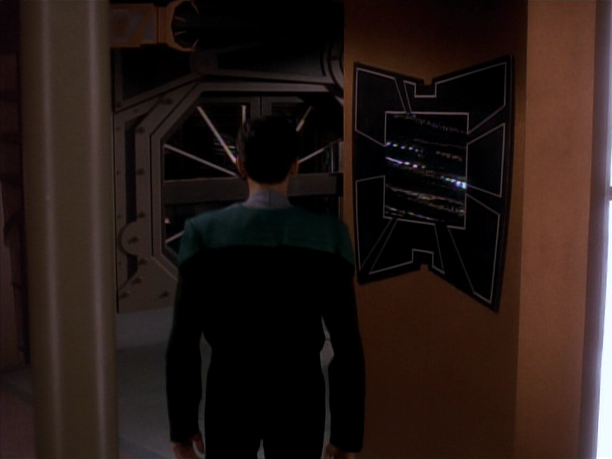 extant_StarTrek_DS9_3x18-DistantVoices_00894.jpg