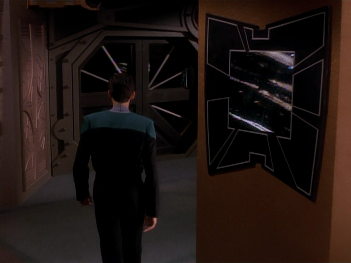 extant_StarTrek_DS9_3x18-DistantVoices_00898.jpg