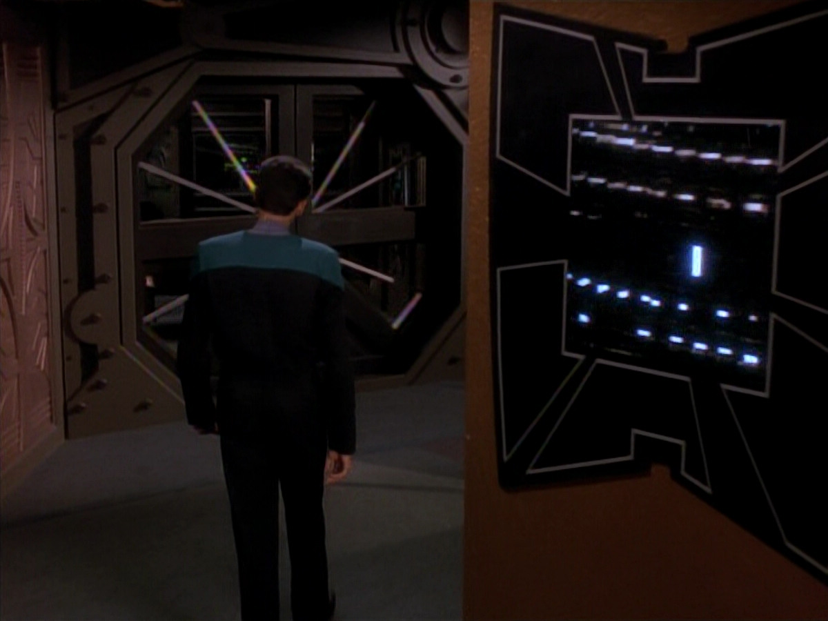 extant_StarTrek_DS9_3x18-DistantVoices_00900.jpg