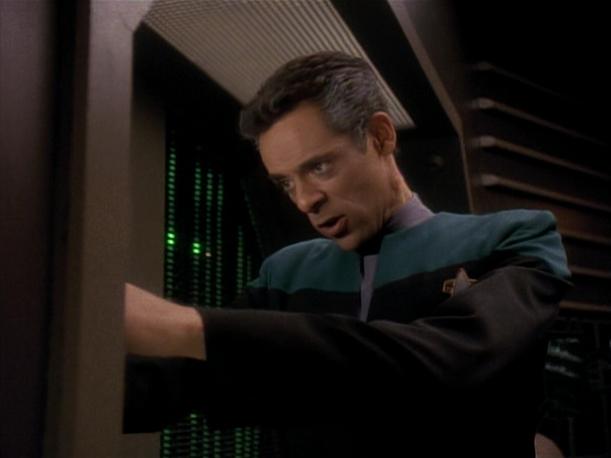 extant_StarTrek_DS9_3x18-DistantVoices_01047.jpg