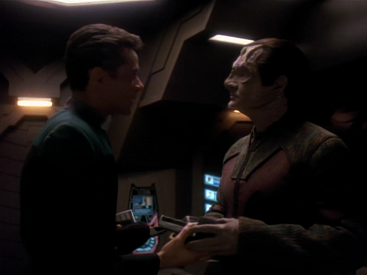 extant_StarTrek_DS9_3x18-DistantVoices_01062.jpg