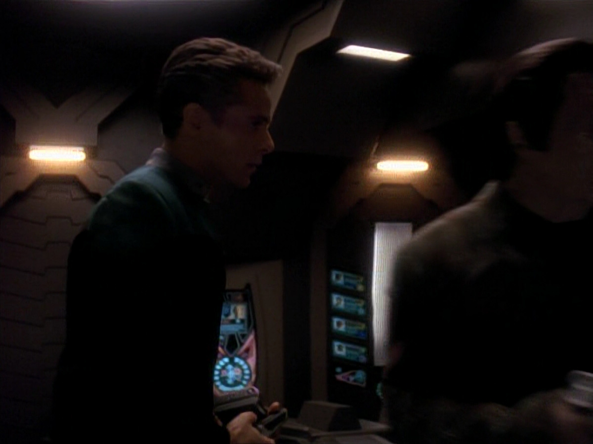 extant_StarTrek_DS9_3x18-DistantVoices_01069.jpg