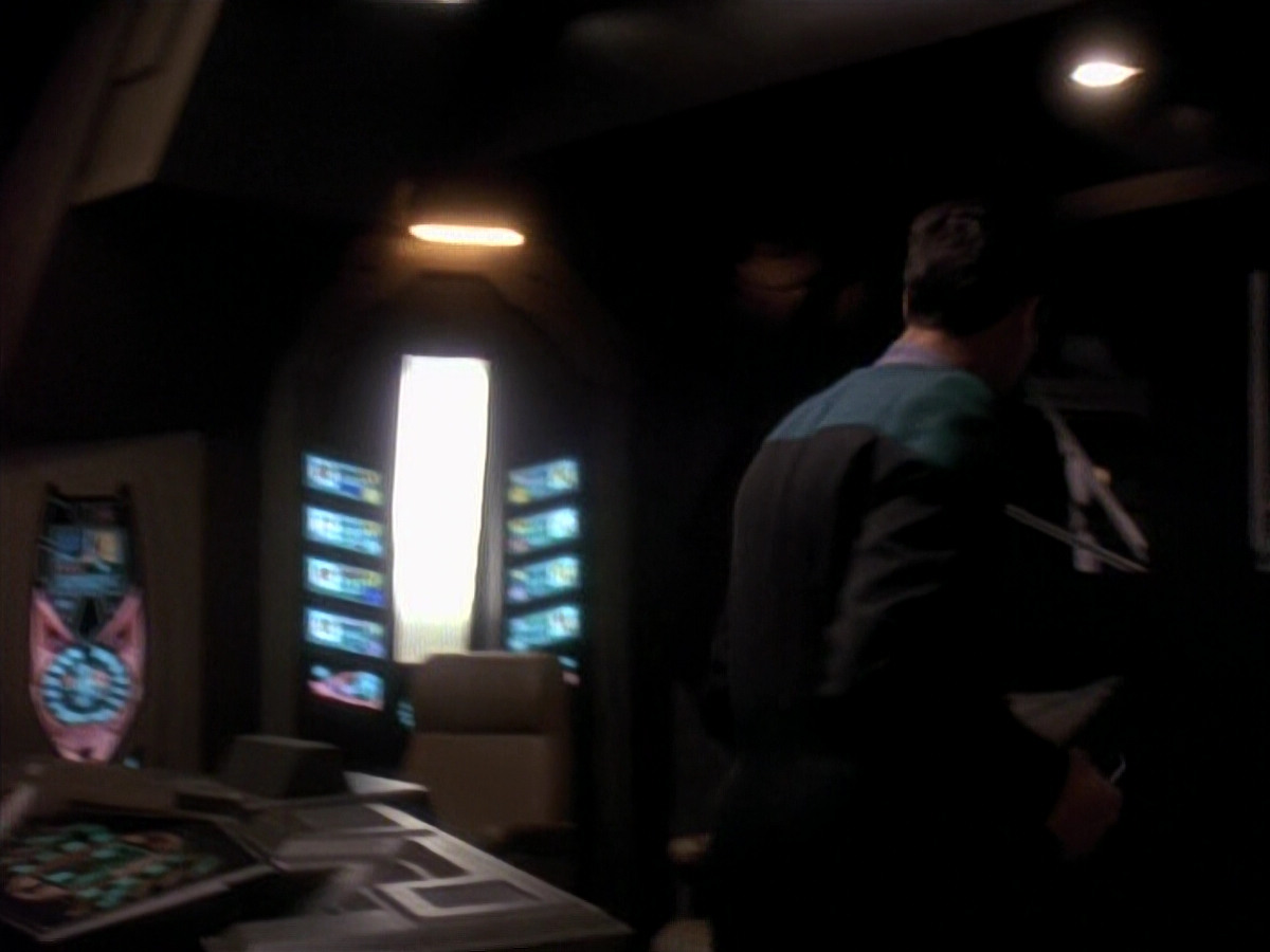 extant_StarTrek_DS9_3x18-DistantVoices_01071.jpg