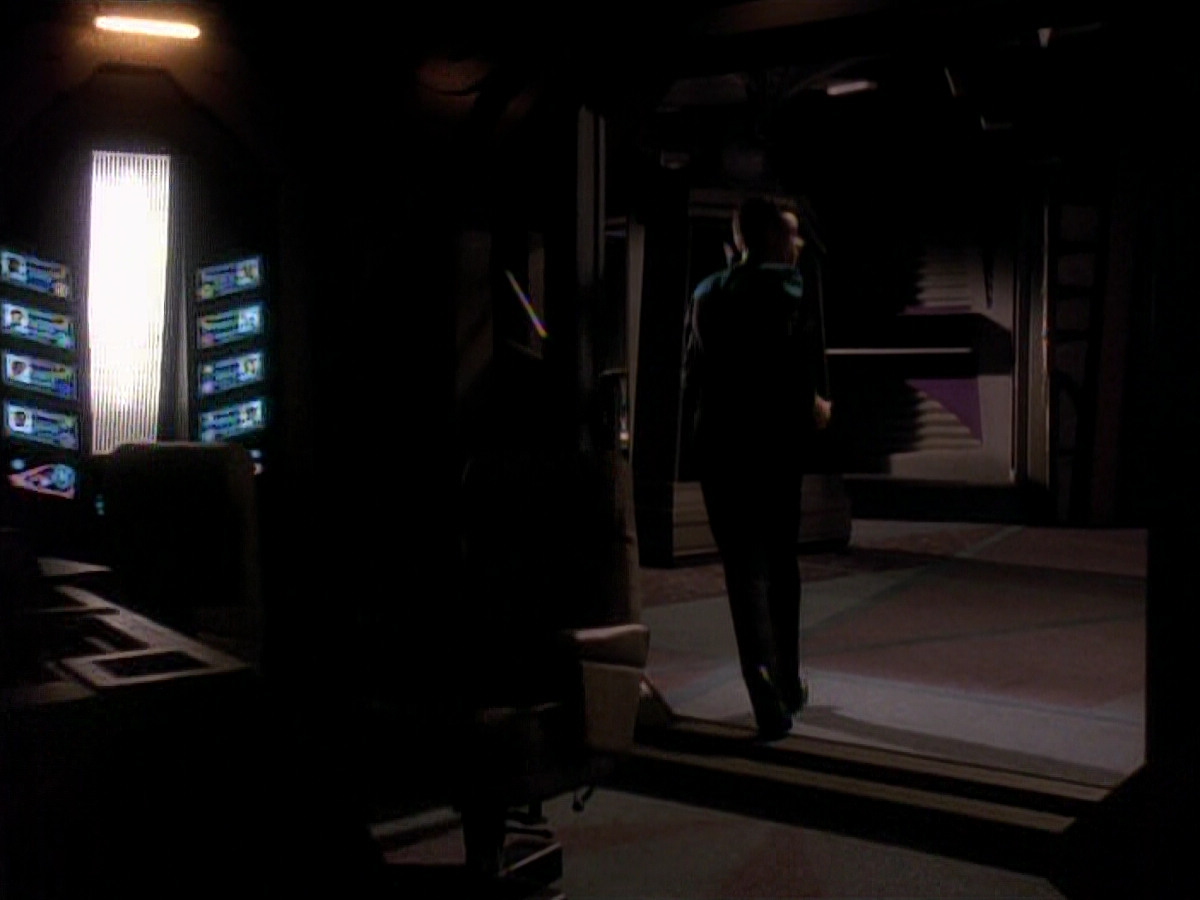 extant_StarTrek_DS9_3x18-DistantVoices_01074.jpg
