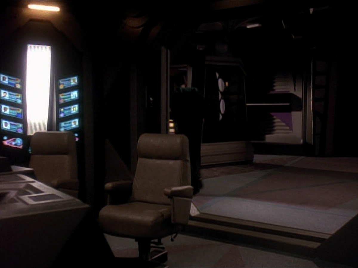 extant_StarTrek_DS9_3x18-DistantVoices_01075.jpg