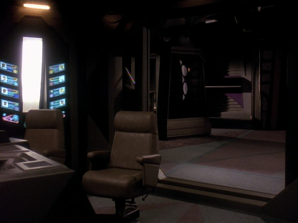 extant_StarTrek_DS9_3x18-DistantVoices_01076.jpg