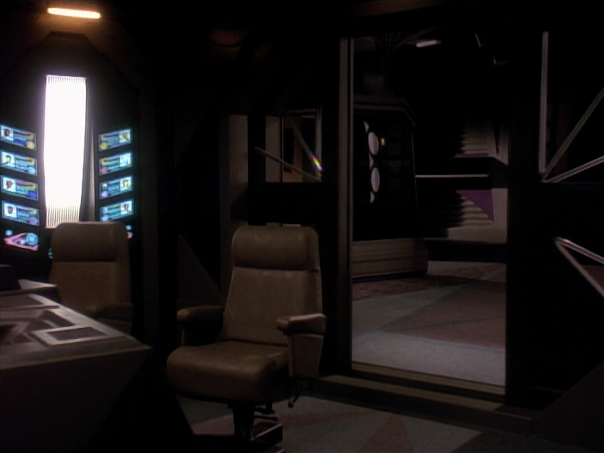 extant_StarTrek_DS9_3x18-DistantVoices_01077.jpg