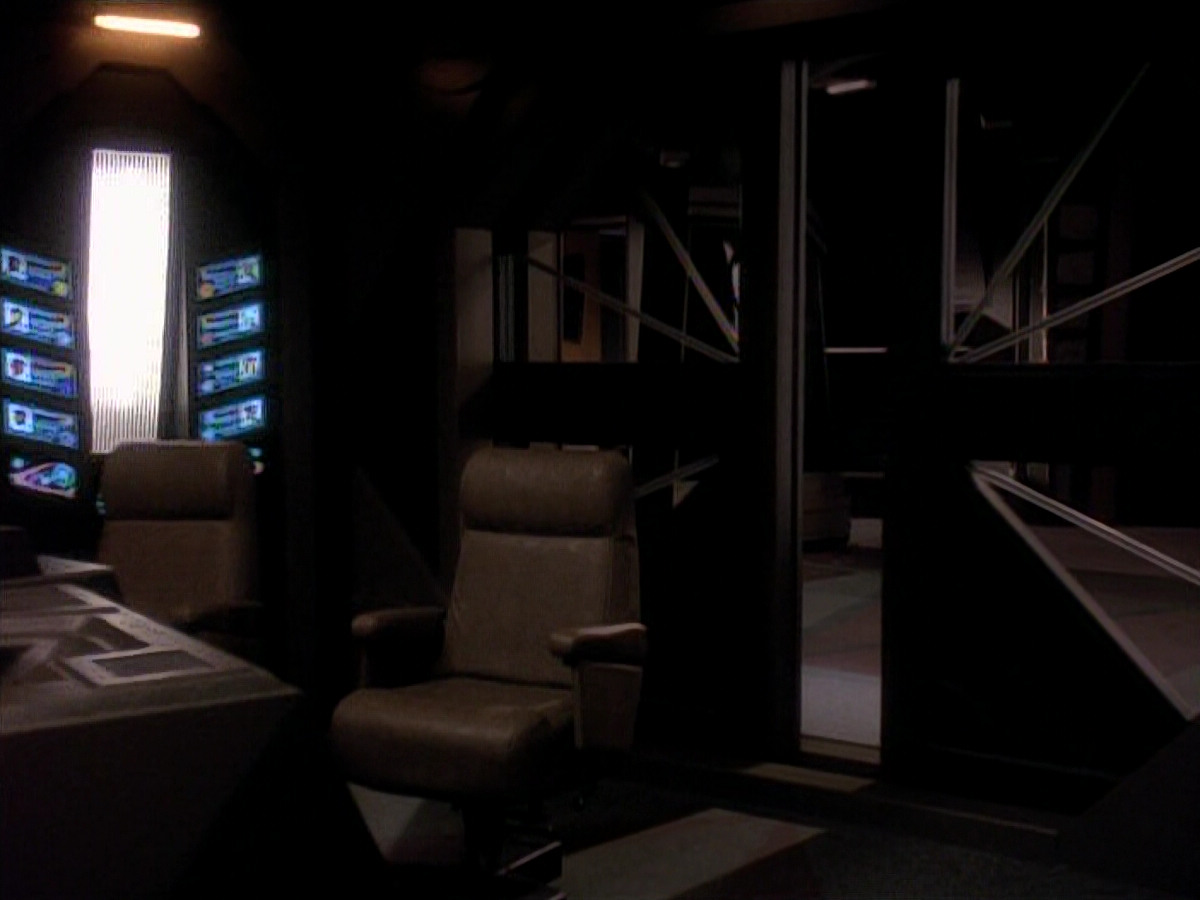 extant_StarTrek_DS9_3x18-DistantVoices_01078.jpg