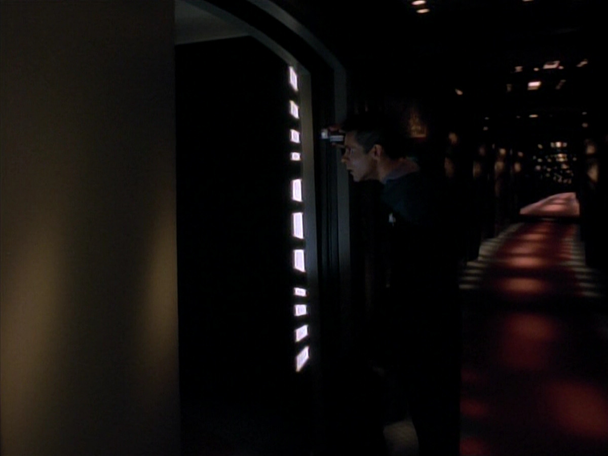 extant_StarTrek_DS9_3x18-DistantVoices_01092.jpg