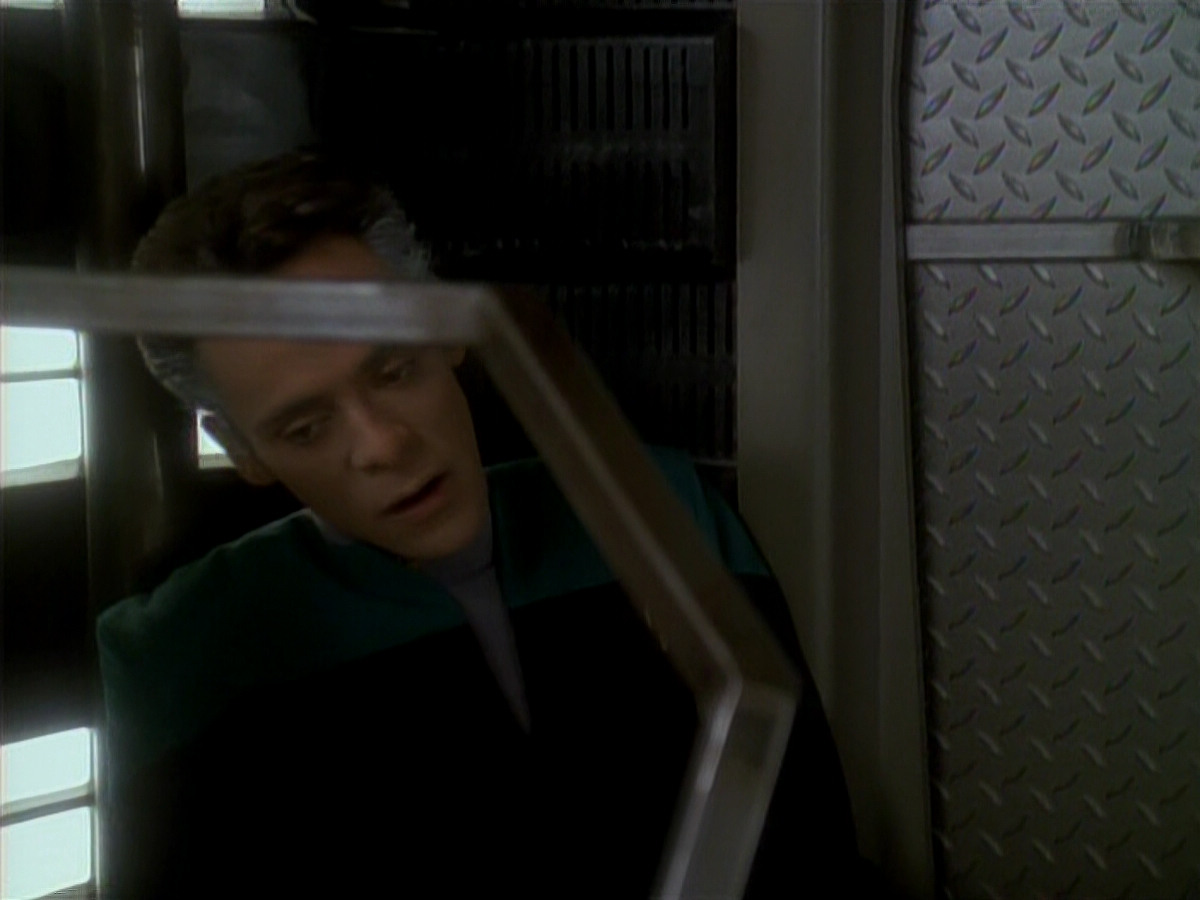 extant_StarTrek_DS9_3x18-DistantVoices_01164.jpg