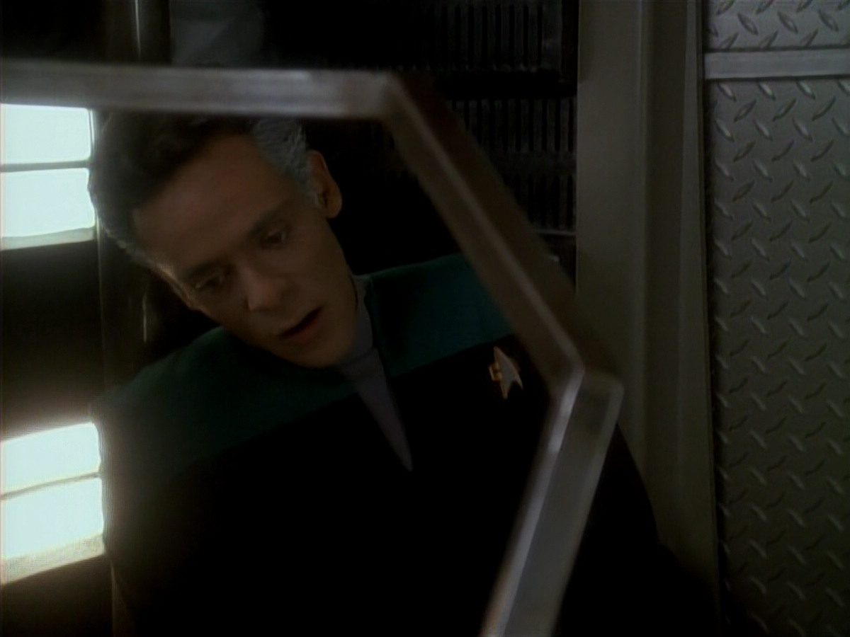 extant_StarTrek_DS9_3x18-DistantVoices_01165.jpg