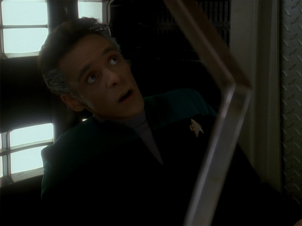 extant_StarTrek_DS9_3x18-DistantVoices_01170.jpg