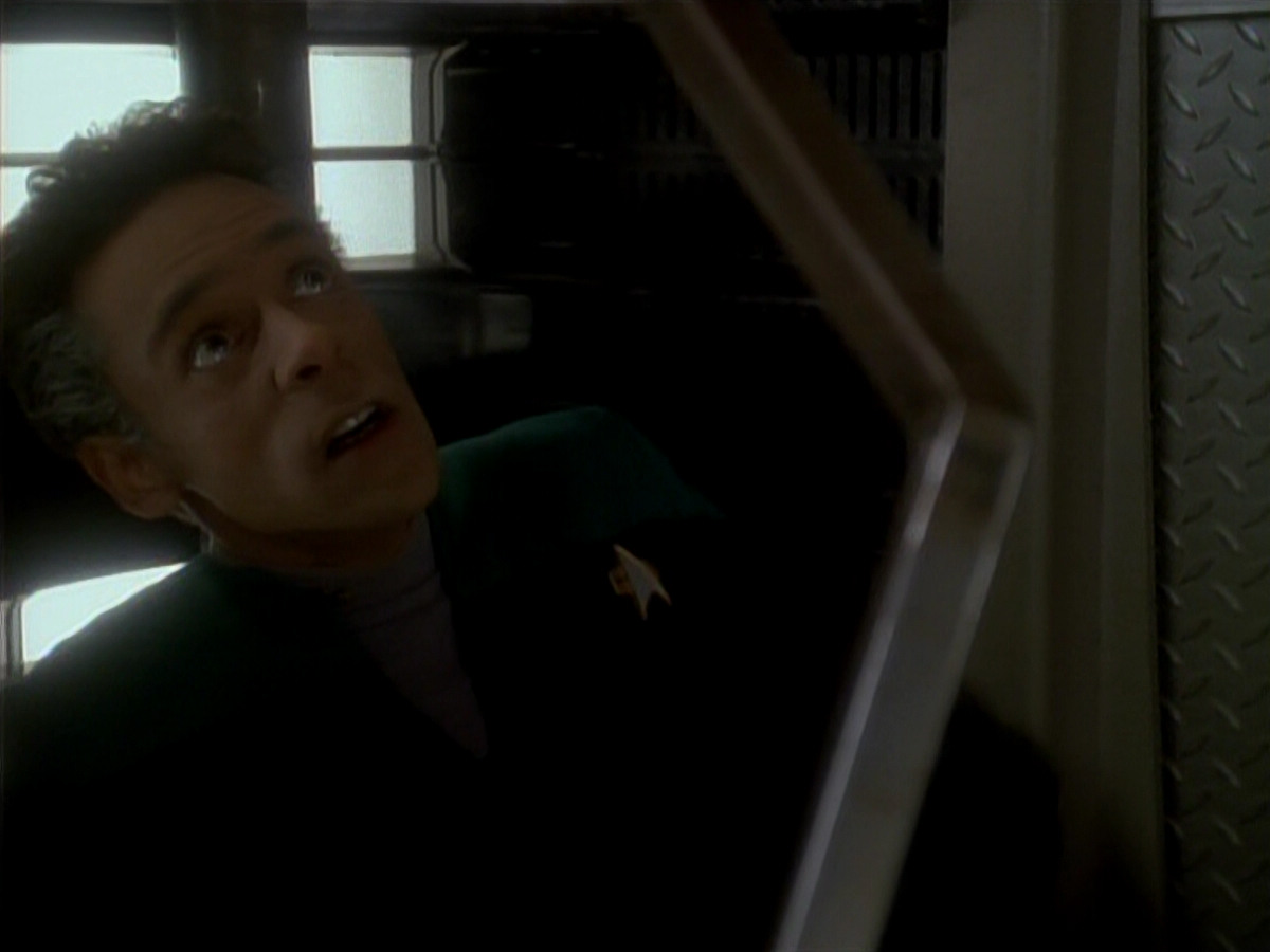 extant_StarTrek_DS9_3x18-DistantVoices_01176.jpg