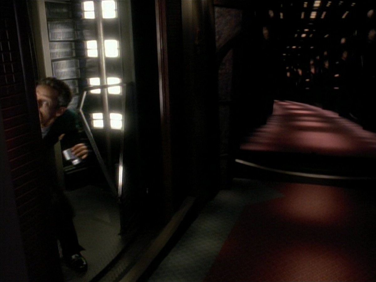 extant_StarTrek_DS9_3x18-DistantVoices_01189.jpg