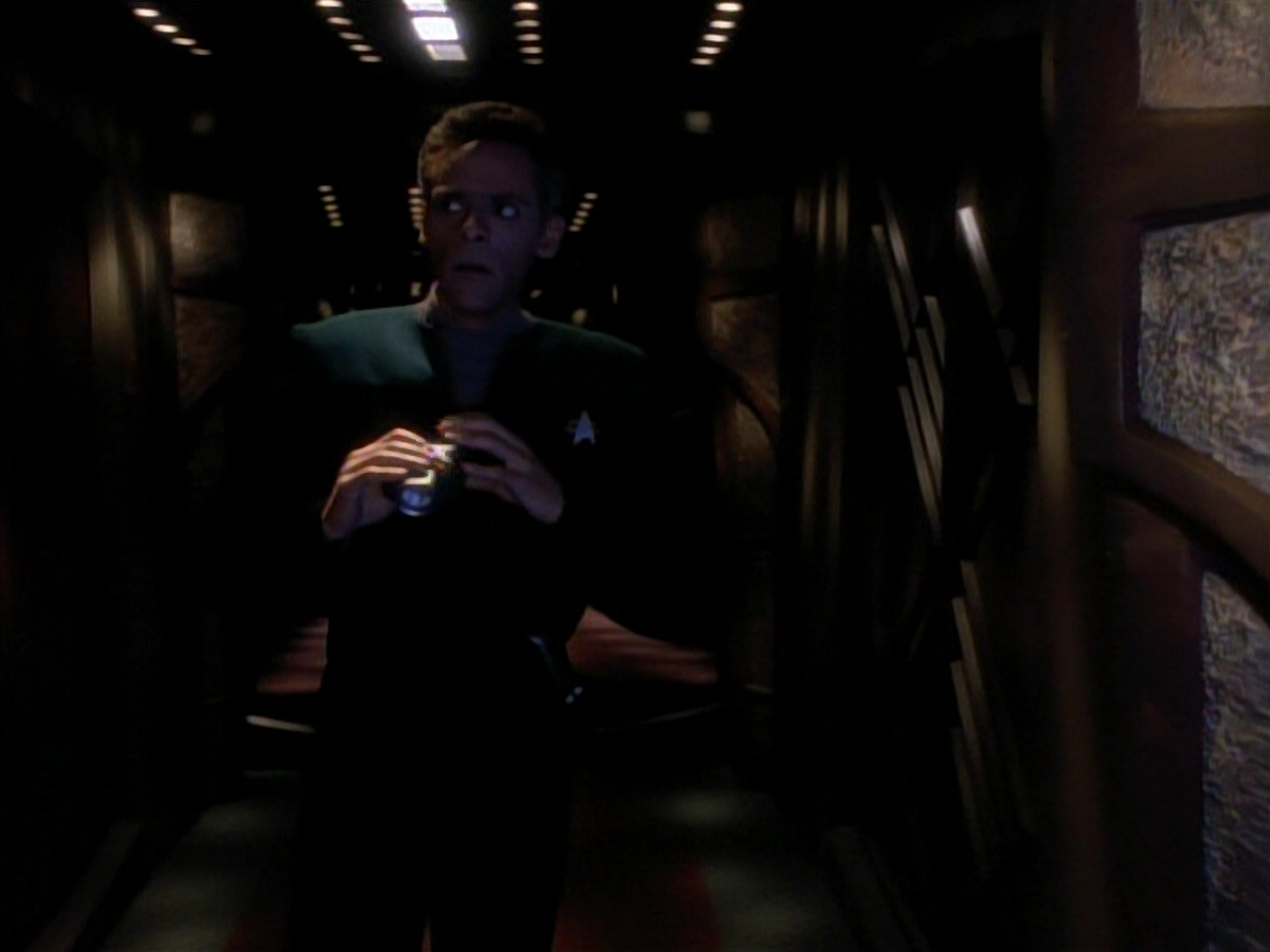 extant_StarTrek_DS9_3x18-DistantVoices_01206.jpg