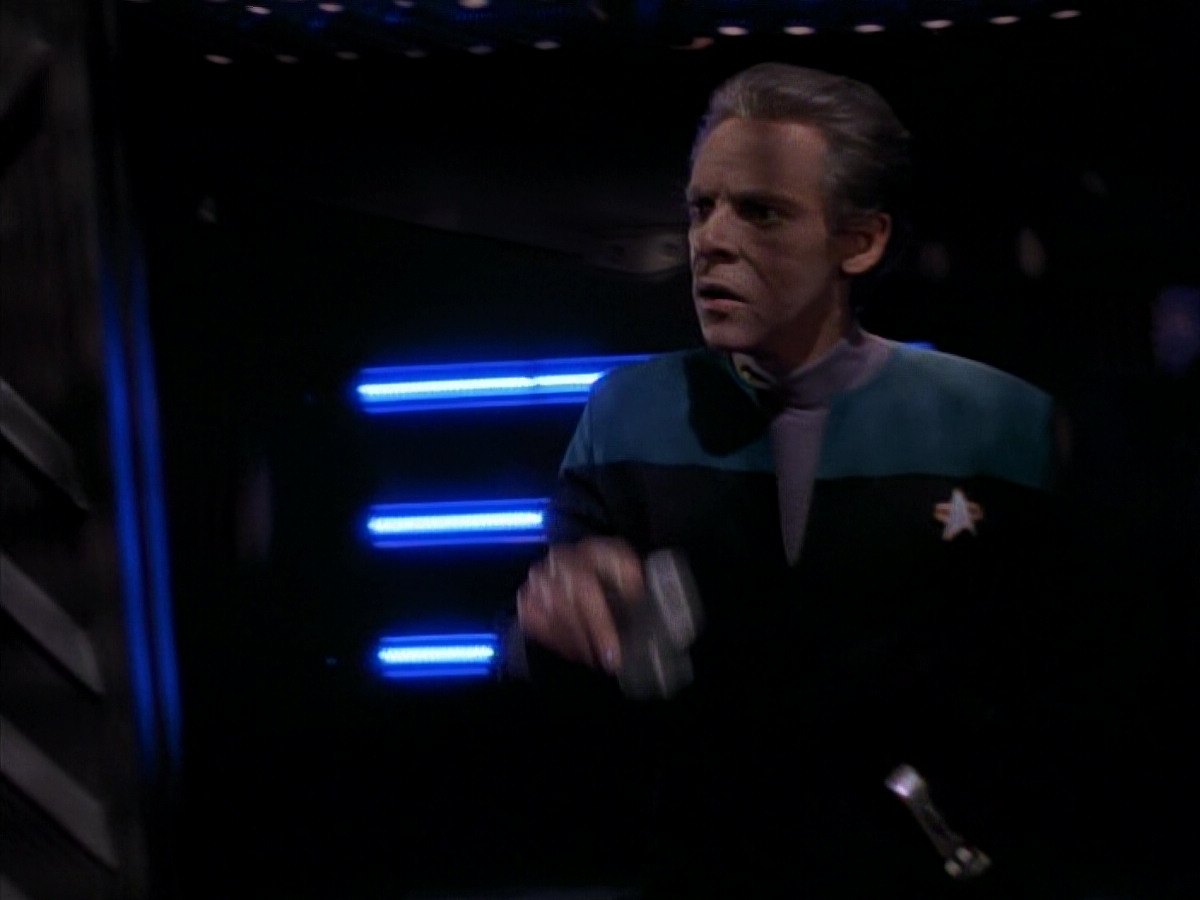 extant_StarTrek_DS9_3x18-DistantVoices_01226.jpg