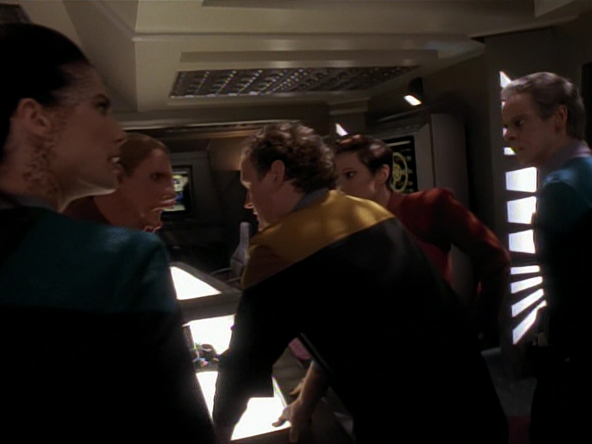 extant_StarTrek_DS9_3x18-DistantVoices_01236.jpg