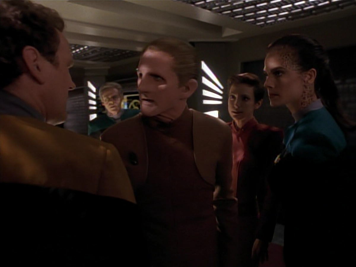 extant_StarTrek_DS9_3x18-DistantVoices_01286.jpg