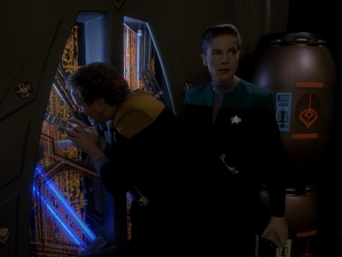 extant_StarTrek_DS9_3x18-DistantVoices_01581.jpg