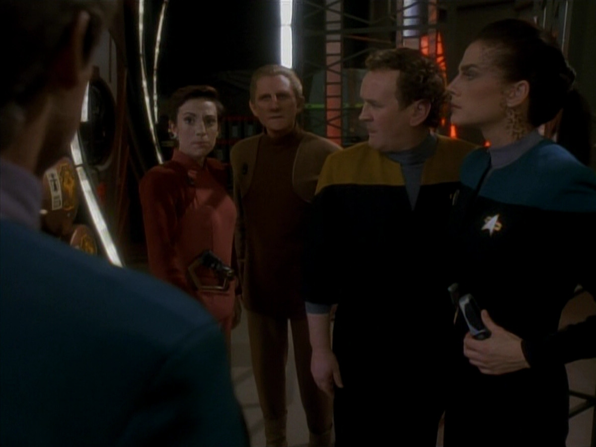 extant_StarTrek_DS9_3x18-DistantVoices_01824.jpg