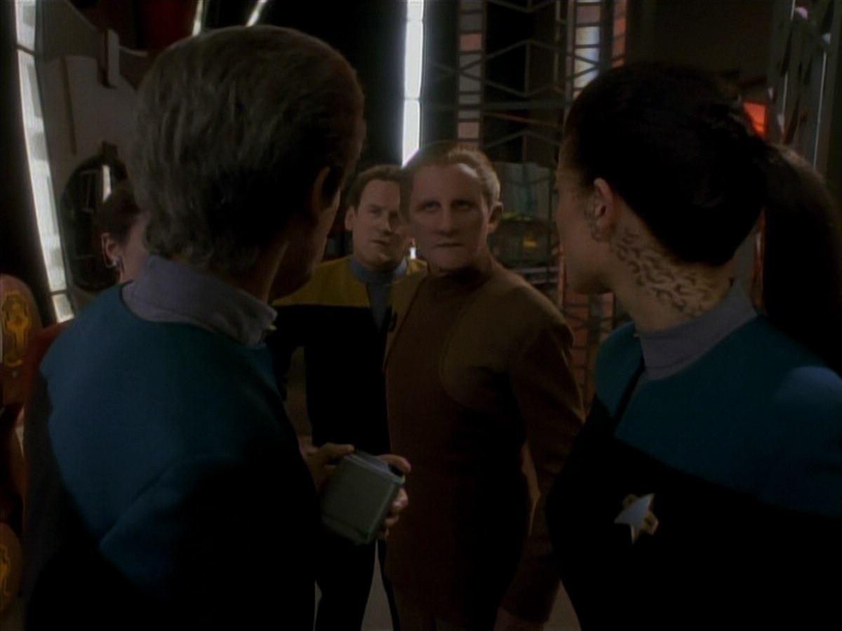 extant_StarTrek_DS9_3x18-DistantVoices_01906.jpg