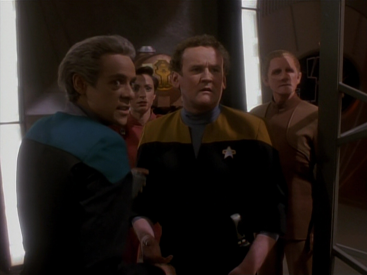 extant_StarTrek_DS9_3x18-DistantVoices_01974.jpg