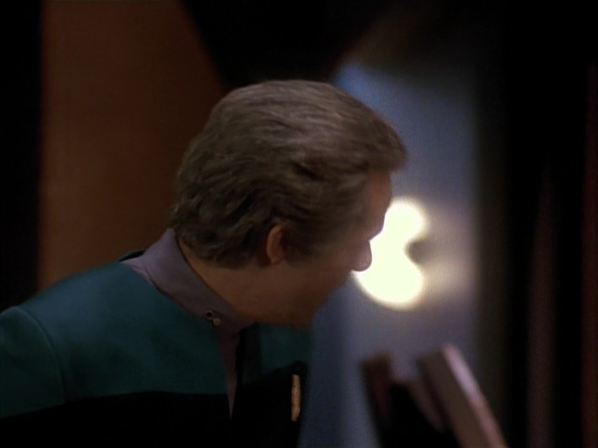 extant_StarTrek_DS9_3x18-DistantVoices_02074.jpg