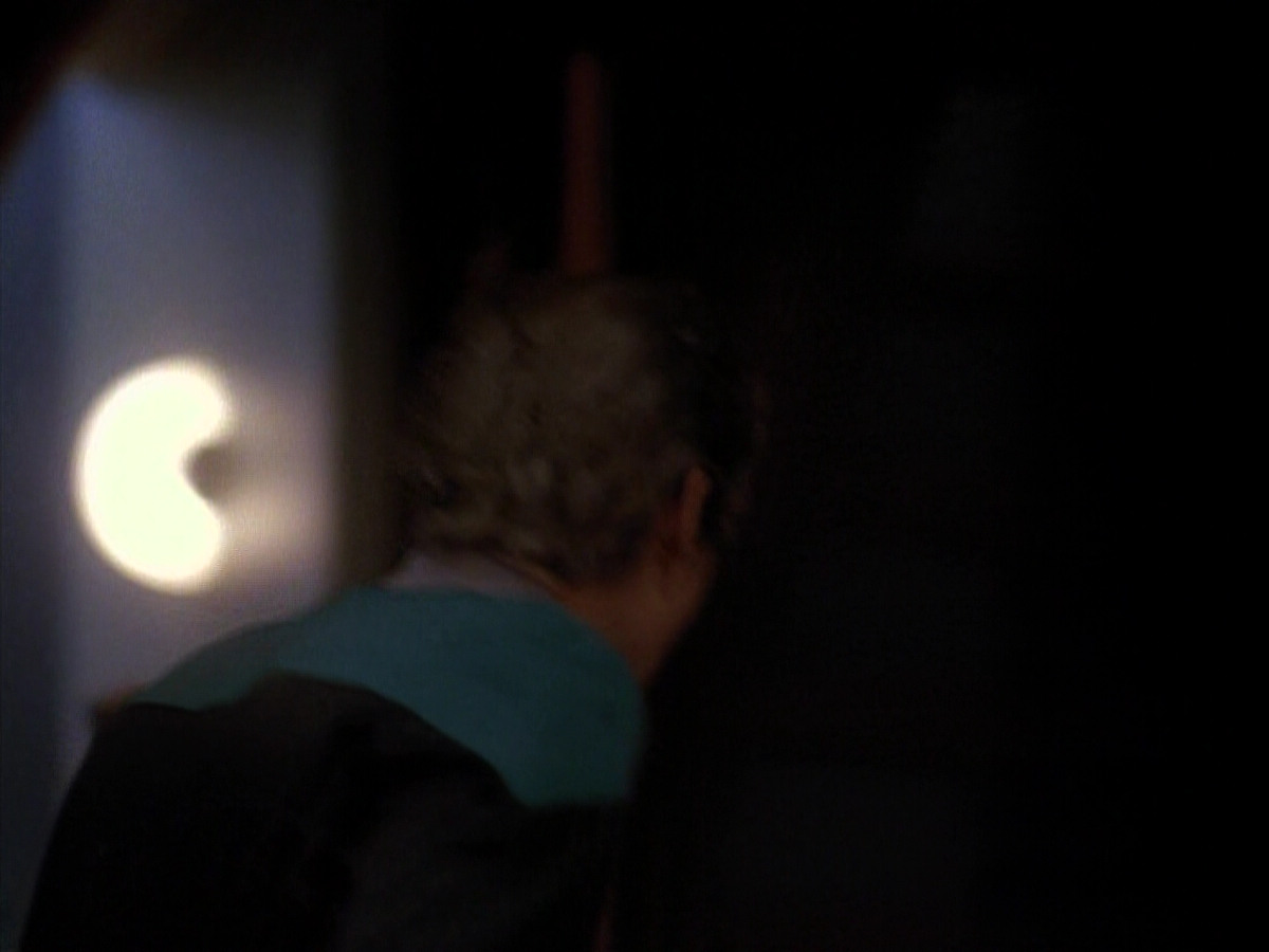 extant_StarTrek_DS9_3x18-DistantVoices_02075.jpg