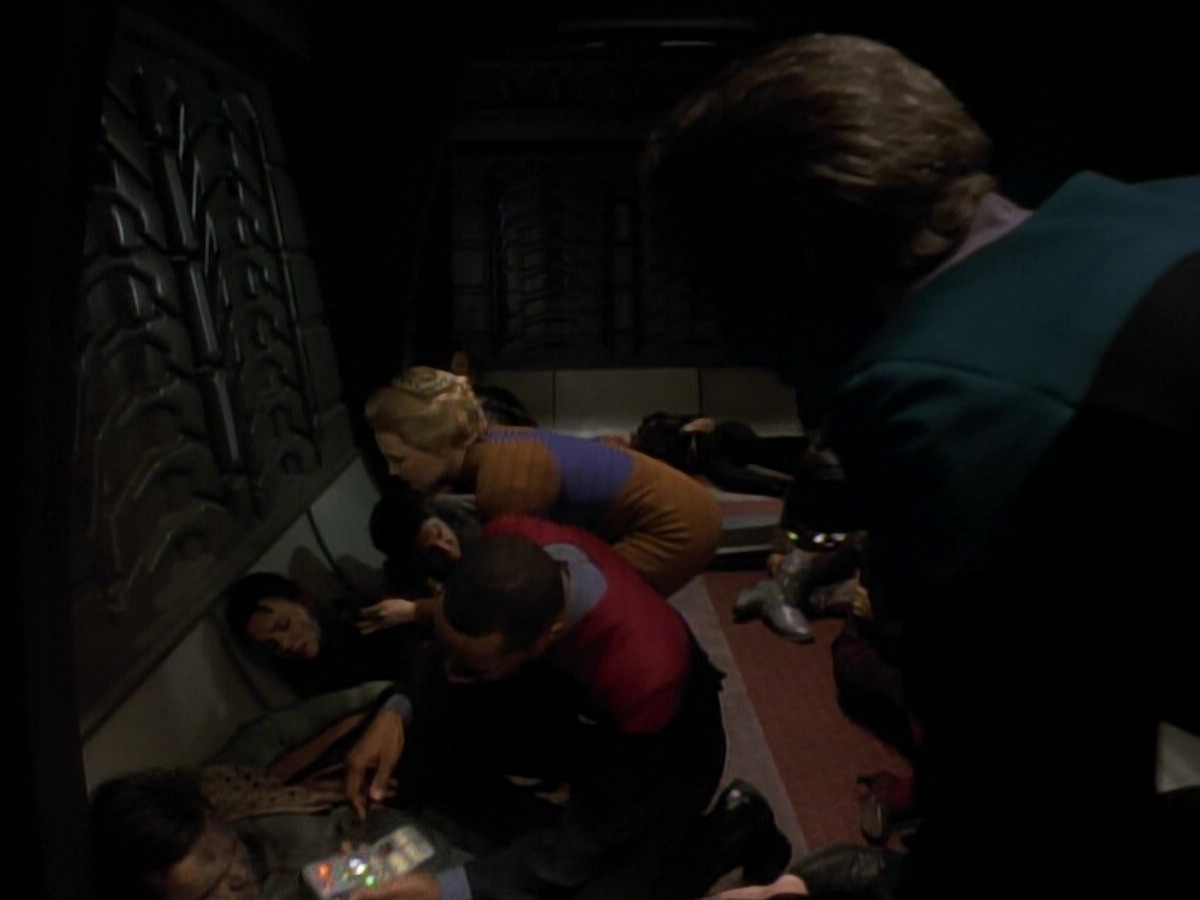 extant_StarTrek_DS9_3x18-DistantVoices_02133.jpg