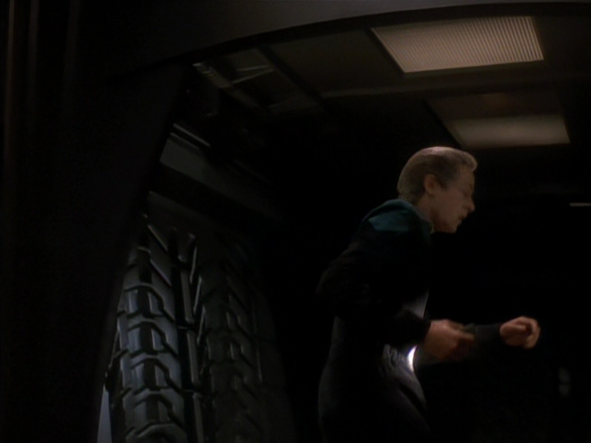 extant_StarTrek_DS9_3x18-DistantVoices_02193.jpg
