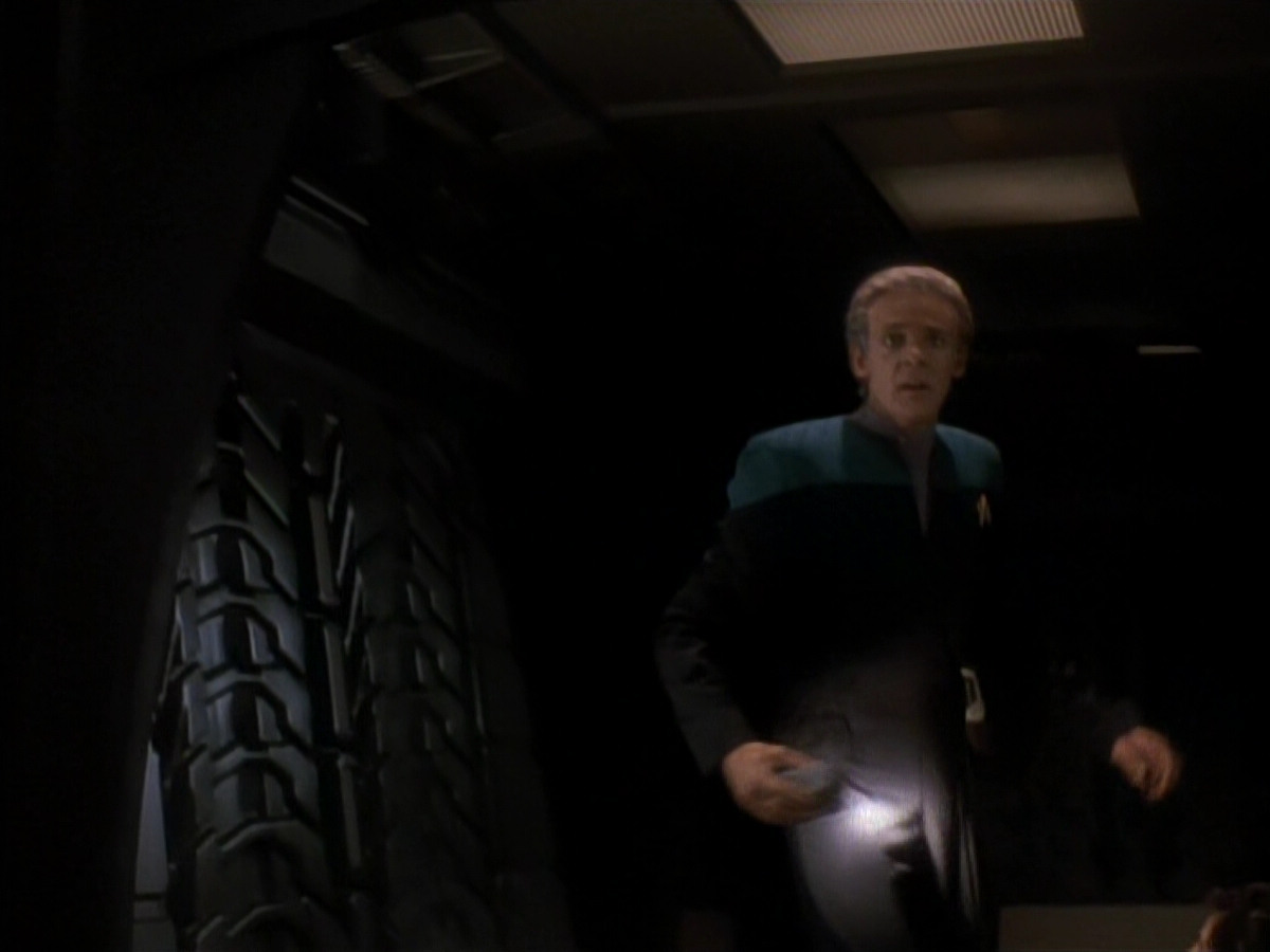 extant_StarTrek_DS9_3x18-DistantVoices_02194.jpg