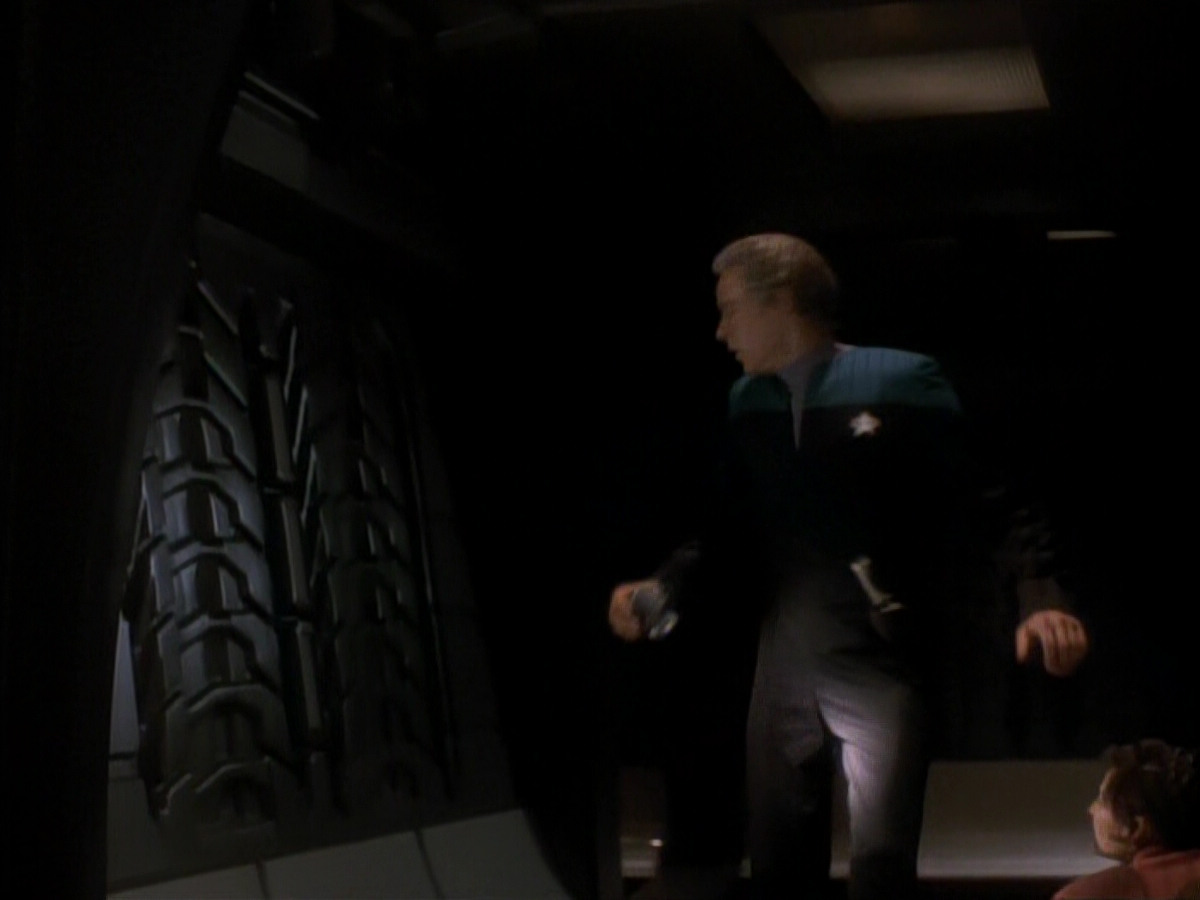 extant_StarTrek_DS9_3x18-DistantVoices_02195.jpg