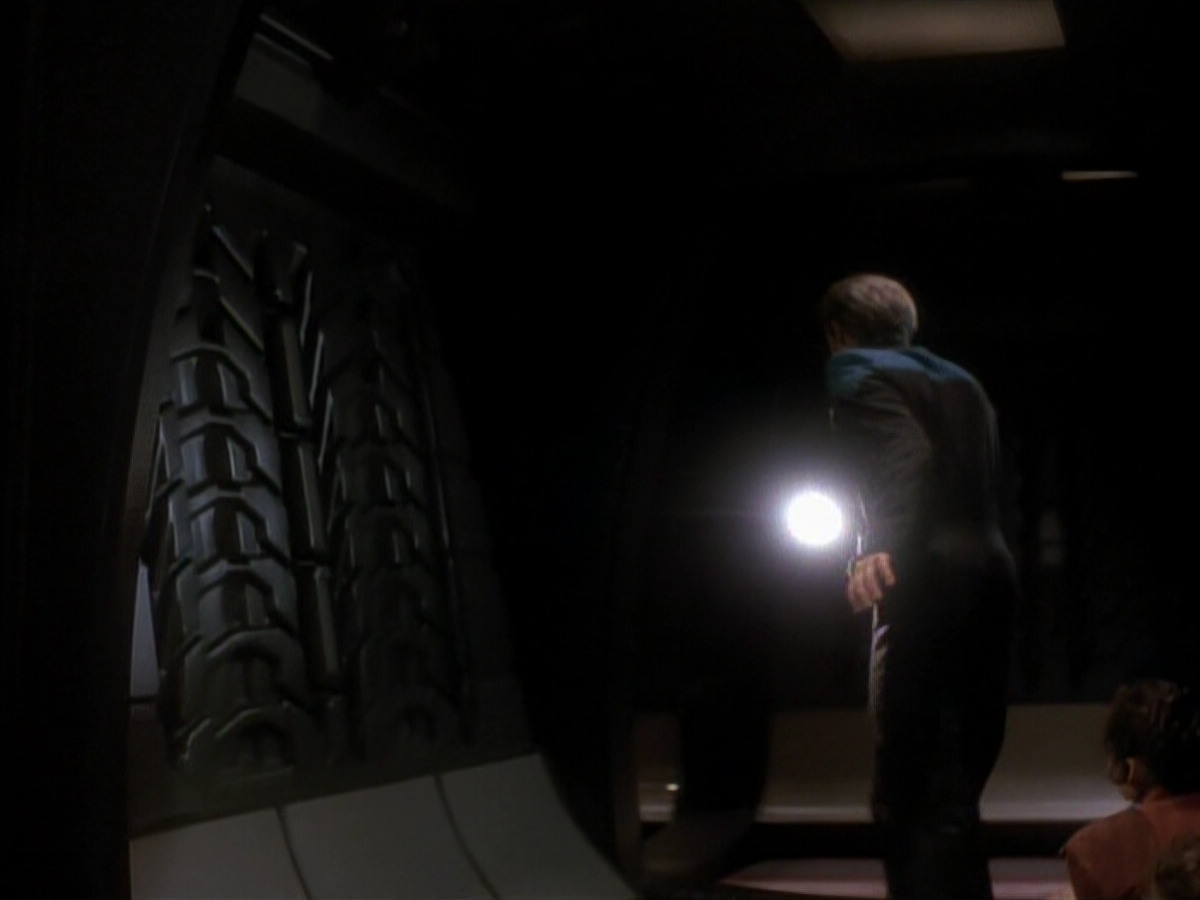 extant_StarTrek_DS9_3x18-DistantVoices_02196.jpg