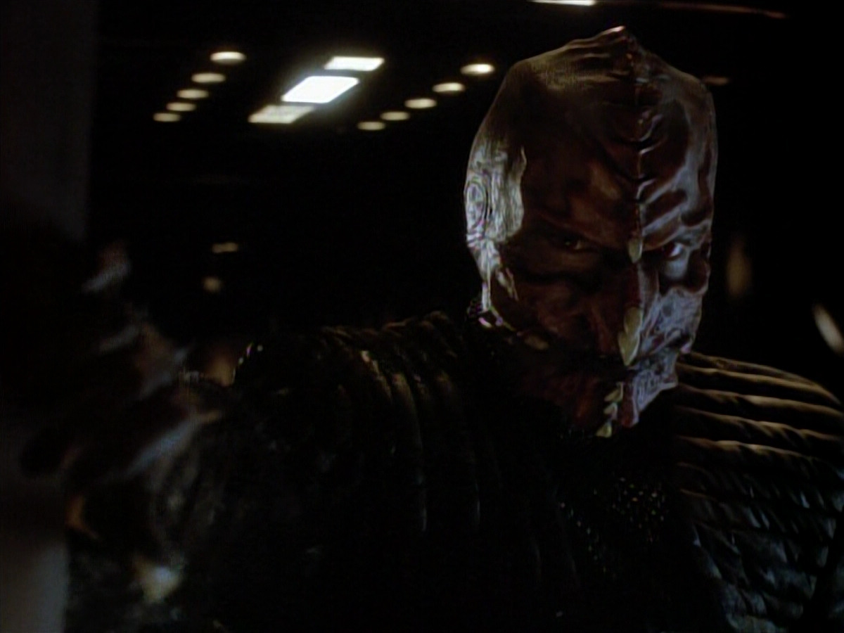 extant_StarTrek_DS9_3x18-DistantVoices_02253.jpg