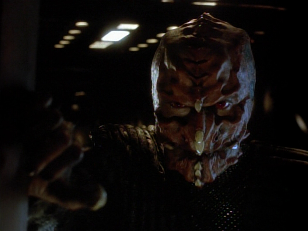 extant_StarTrek_DS9_3x18-DistantVoices_02255.jpg