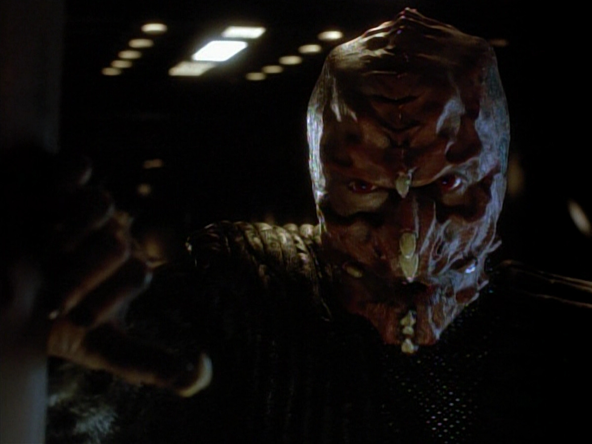 extant_StarTrek_DS9_3x18-DistantVoices_02258.jpg