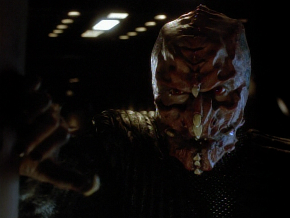 extant_StarTrek_DS9_3x18-DistantVoices_02259.jpg