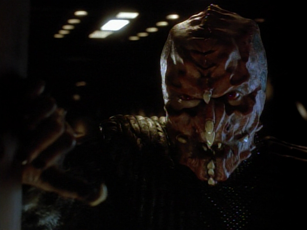 extant_StarTrek_DS9_3x18-DistantVoices_02260.jpg